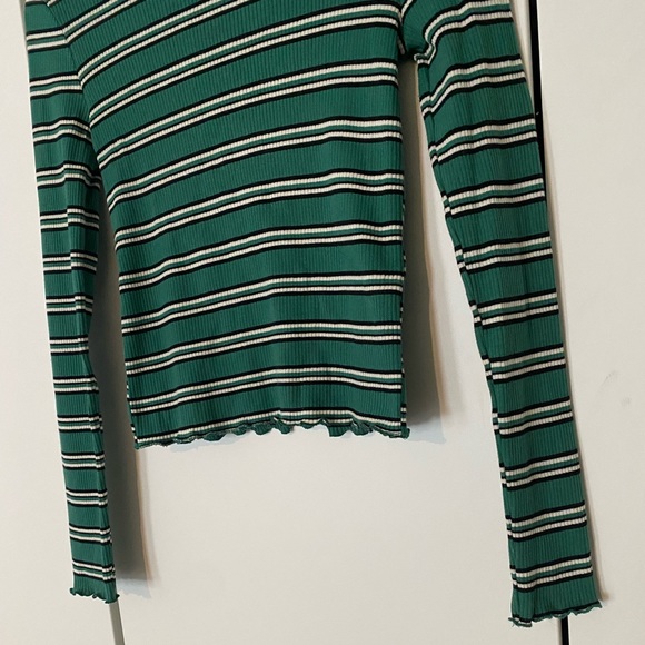 Dynamite Ribbed Turtleneck - Picture 2 of 3